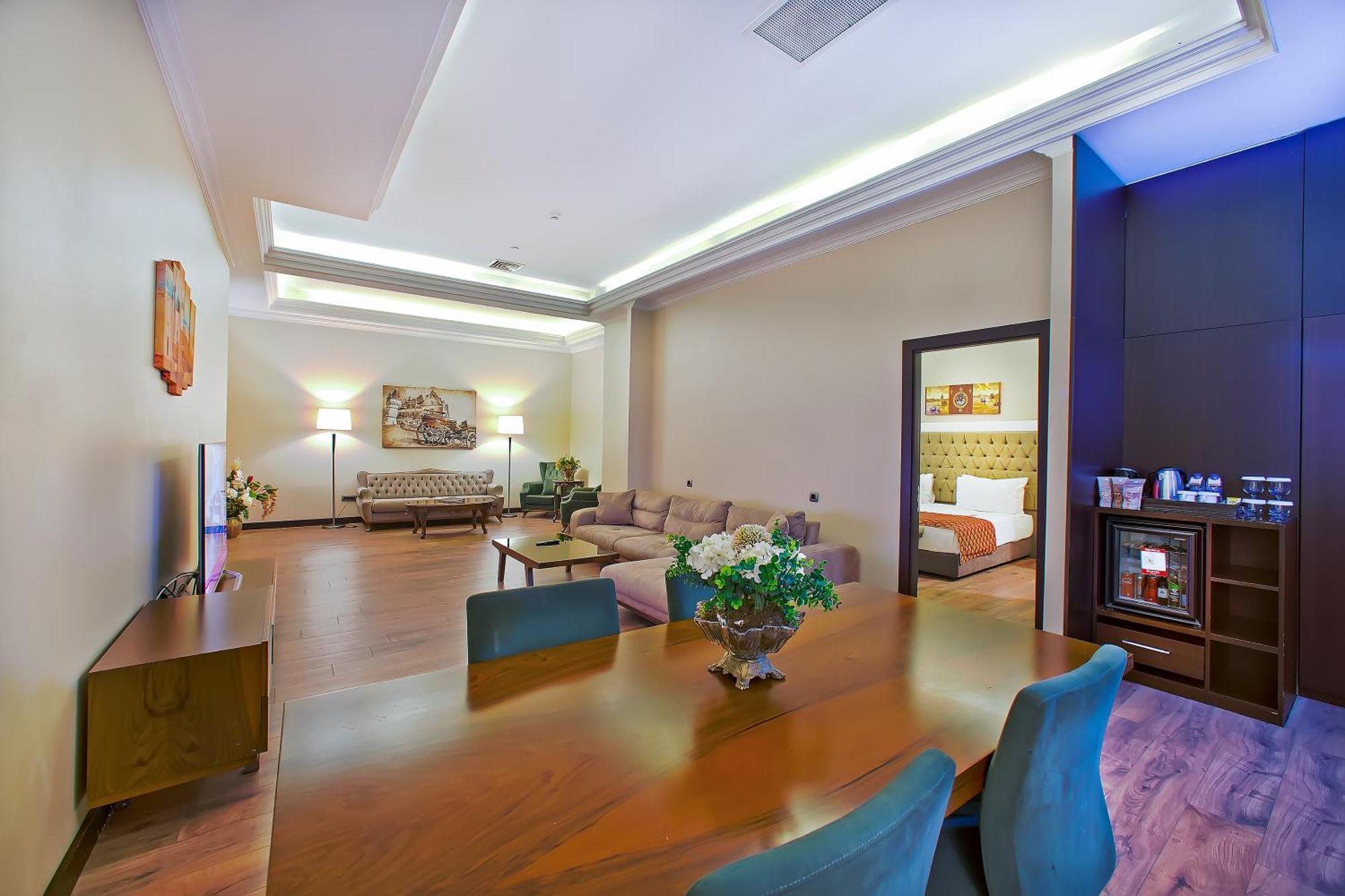 Ramada By Wyndham Istanbul Merter Exterior photo Suite